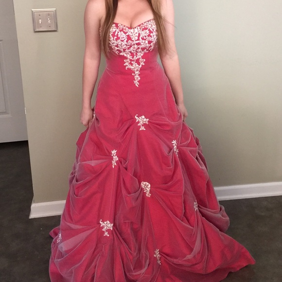 Prom or pageant dress laces up in back - Picture 1 of 4